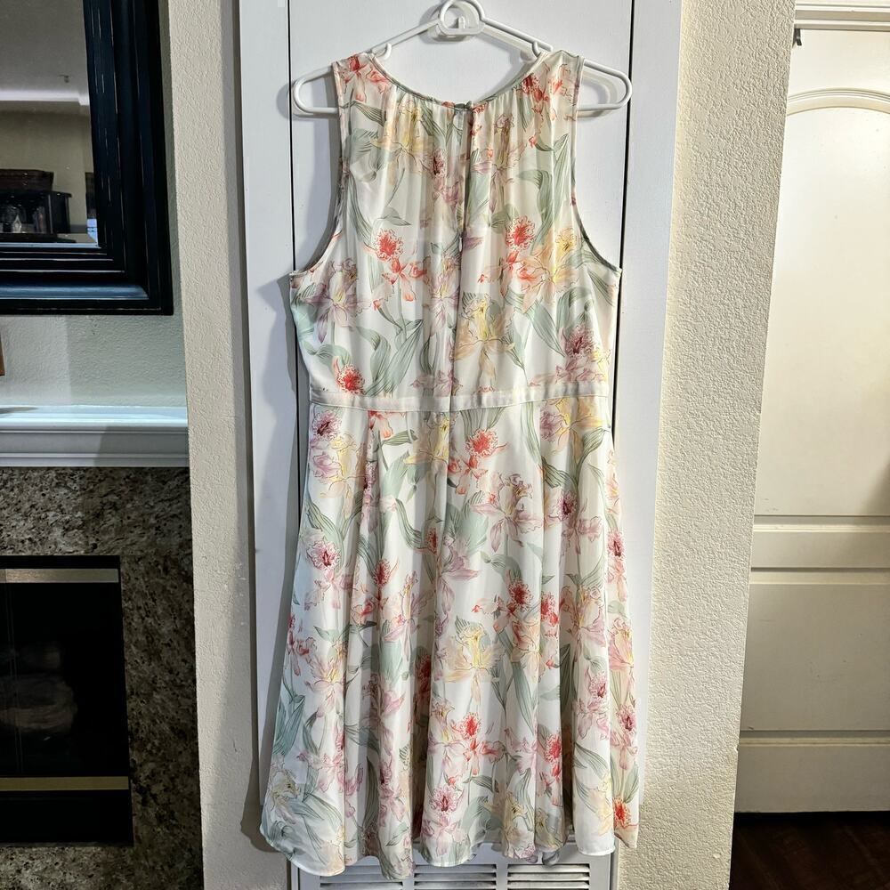 Ann Taylor Floral A-lined Knee Length Dress Flowy Size 16 - Picture 2 of 8